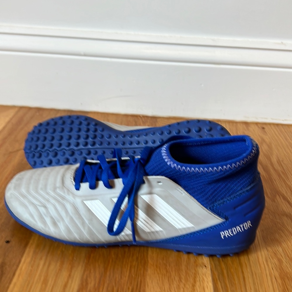 Adidas Predator Turf shoes Youth size 6